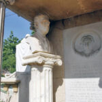 busto-de-lossada-en-el-cementerio-el-cuadrado-foto-archivo-panorama - copia